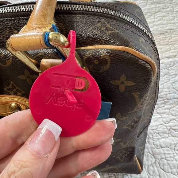 Authentic Louis Vuitton GM Manhattan. - Picture 11 of 16